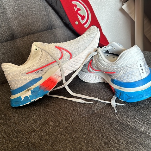 Near new nike reacts! I’ve worn them a few times! - Picture 3 of 3